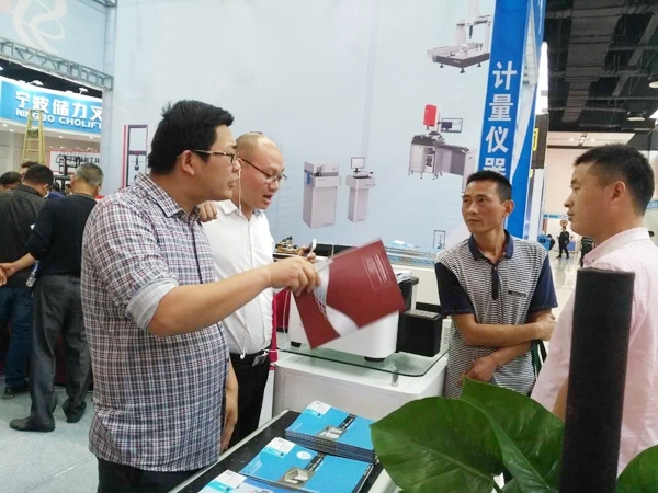 創(chuàng)想儀器攜帶直讀光譜儀與當(dāng)?shù)亟?jīng)銷商儀器一起參加了此次盛會(huì) 創(chuàng)想儀器攜帶直讀光譜儀與當(dāng)?shù)亟?jīng)銷商儀器一起參加了此次盛會(huì)