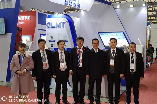 中國(guó)鑄造協(xié)會(huì)張志勇秘書長(zhǎng)（右起三）、劉樹生主任（右起四）